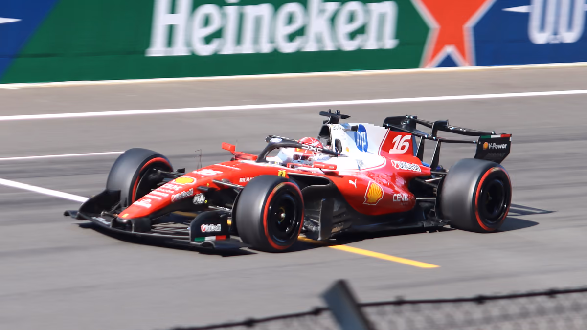 Carro 16 da Ferrari, de Charles Leclerc, com a pintura de 2026, durante a classificação do GP da China